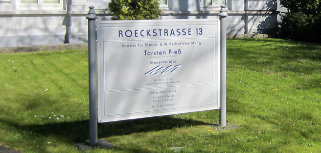 Schild Steuerkanzlei Torsten Rieß in Lübeck